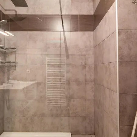 Appartement Arena *